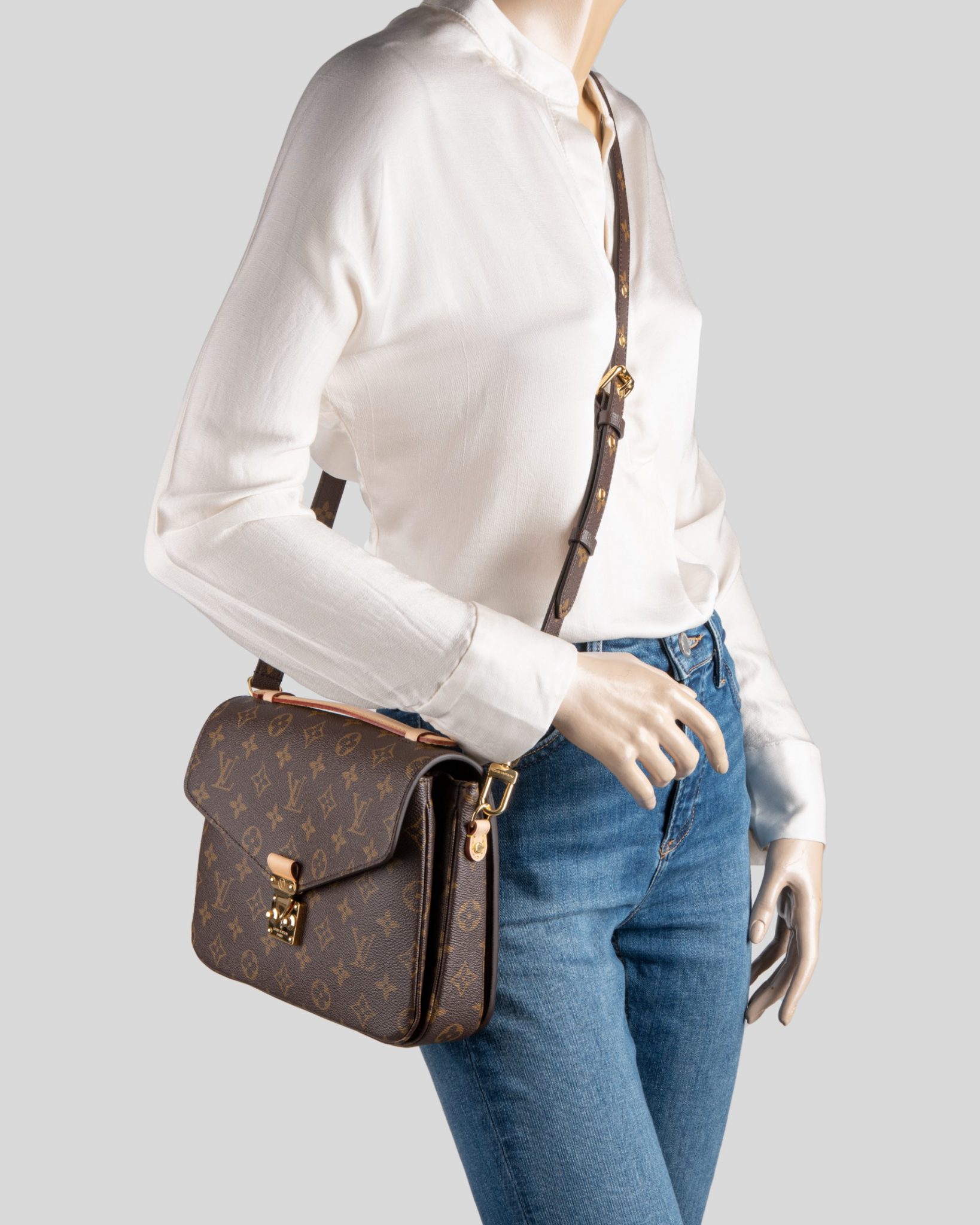 Louis Vuitton Pochette Métis Cream